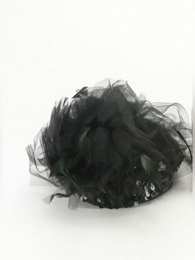 RETRO BLACK PILL BOX FEATHER AND SEQUIN FASCINATOR STYLE HAT WITH TULLE NETTING